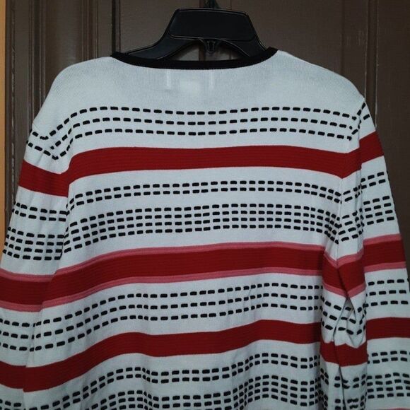 Alfred Dunner Women's Sweater size M Textured Chevron Asymmetrical Hem - Picture 4 of 10